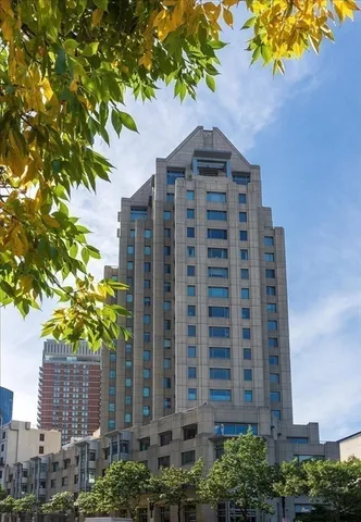 $2,398,000 | 1 Huntington Avenue, Unit 707, Boston, MA 02116