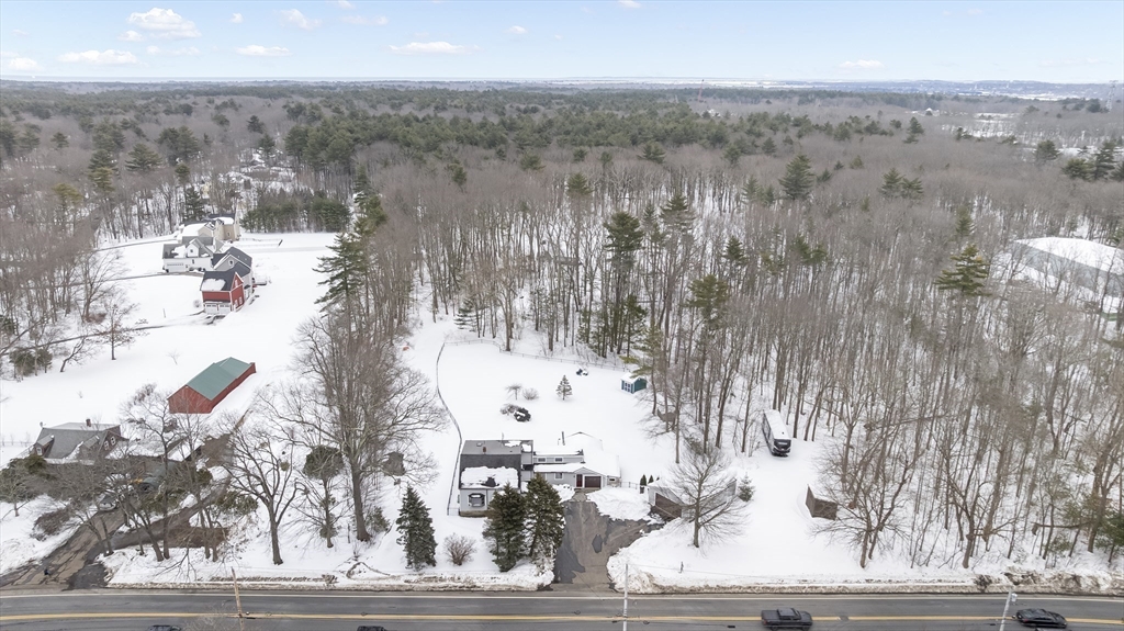54 Rabbit Road Salisbury, MA 01952 - Photo 8 of 37 a view of outdoor space and yard