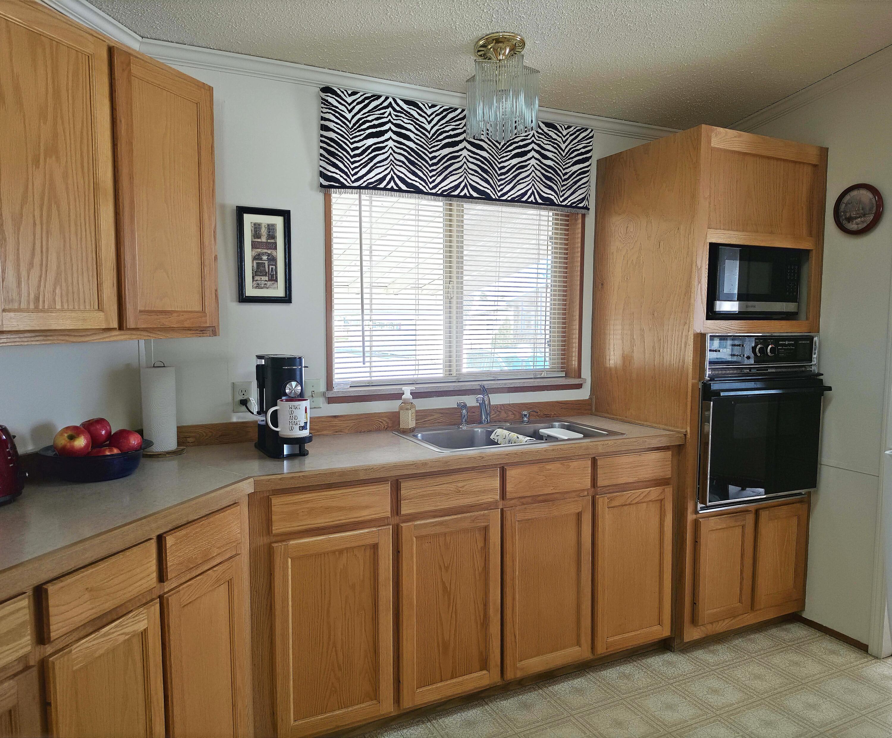 1001 Southeast 15th Street, Unit 35 Bend, OR 97702 - Photo 11 of 36 Kitchen