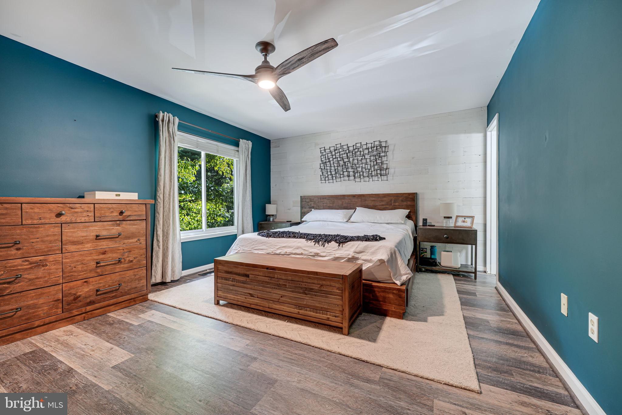 1825 Ivy Oak Square Reston, VA 20190 - Photo 18 of 37 Large Primary Bedroom!
