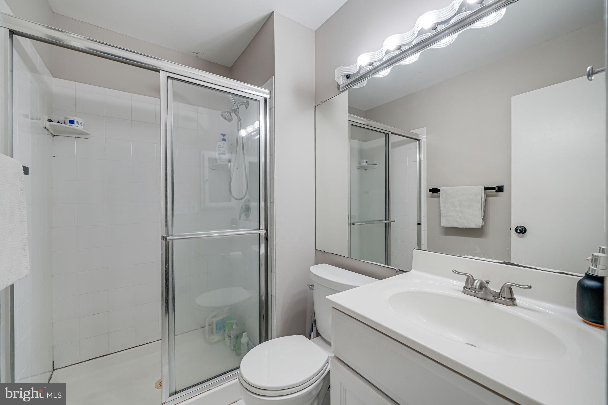 1825 Ivy Oak Square Reston, VA 20190 - Photo 22 of 37 Primary Bath!