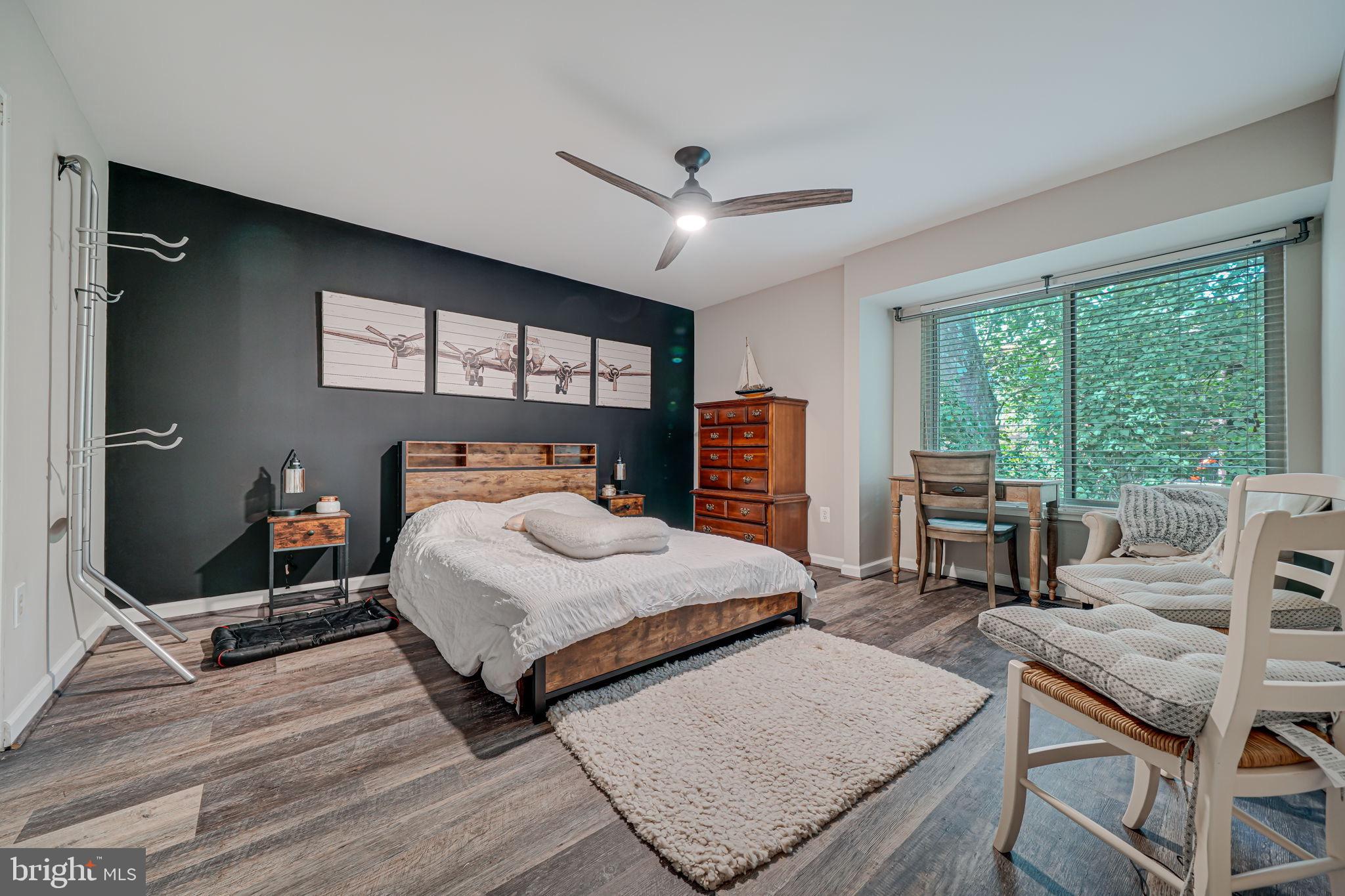1825 Ivy Oak Square Reston, VA 20190 - Photo 23 of 37 Large Secondary Bedroom #2!