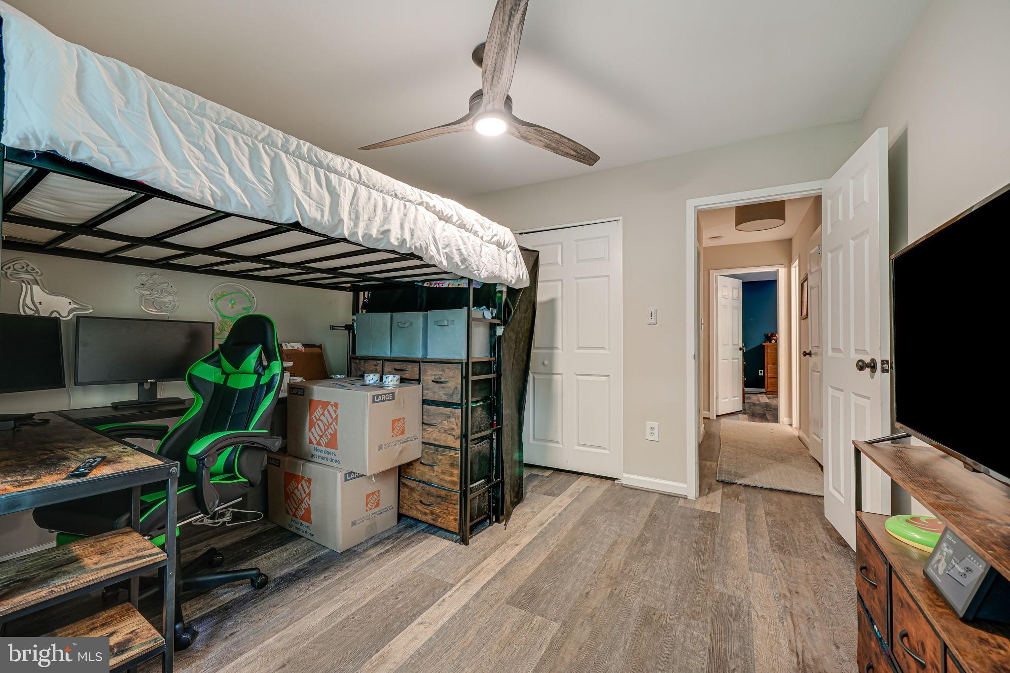 1825 Ivy Oak Square Reston, VA 20190 - Photo 26 of 37 Cool Spitfire Fan!
