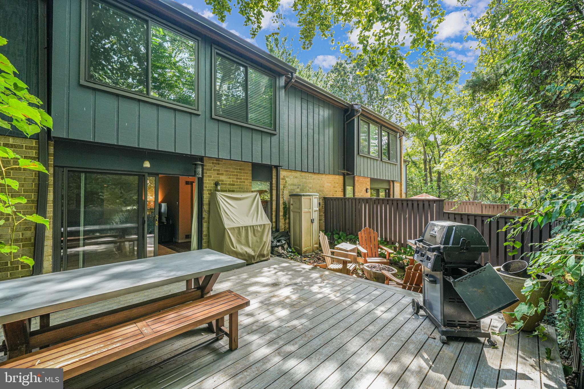1825 Ivy Oak Square Reston, VA 20190 - Photo 29 of 37 So much private space for outdoor living!
