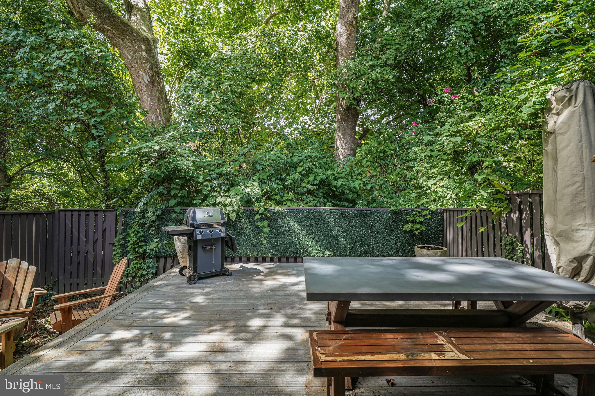 1825 Ivy Oak Square Reston, VA 20190 - Photo 30 of 37 You will love "picnicking" at home!