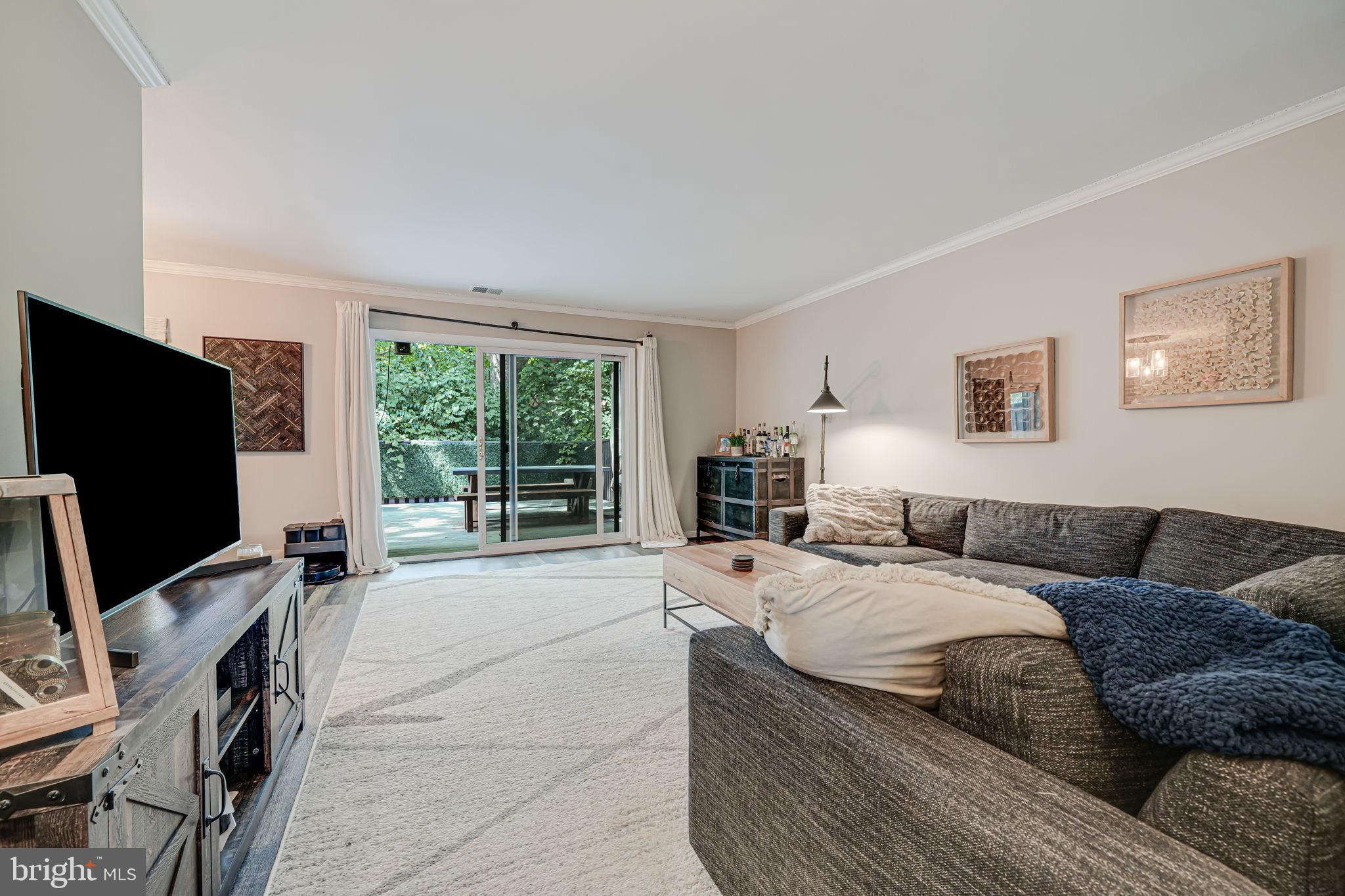 1825 Ivy Oak Square Reston, VA 20190 - Photo 8 of 37 Space galore on the main level!