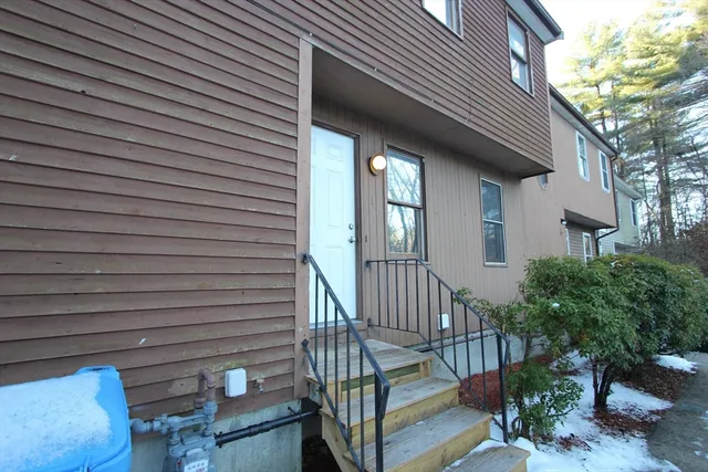 $2,800 | 70 Beach Street, Unit 1, Wrentham, MA 02093