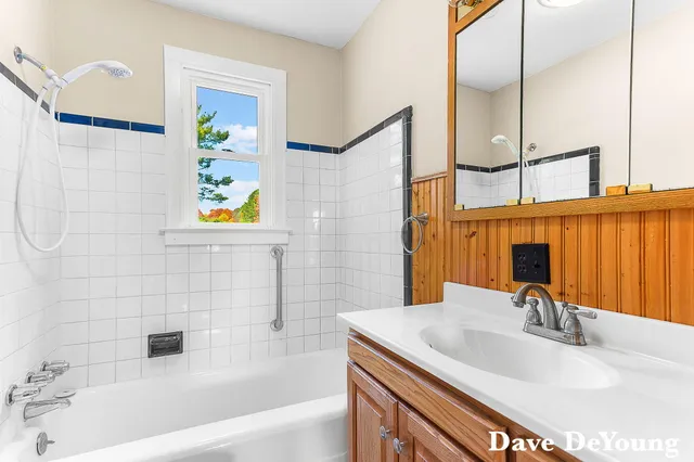 $159,900 | 18890 West Howard City-Edmore, Howard City, MI 49329