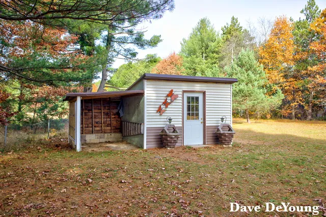 $159,900 | 18890 West Howard City-Edmore, Howard City, MI 49329