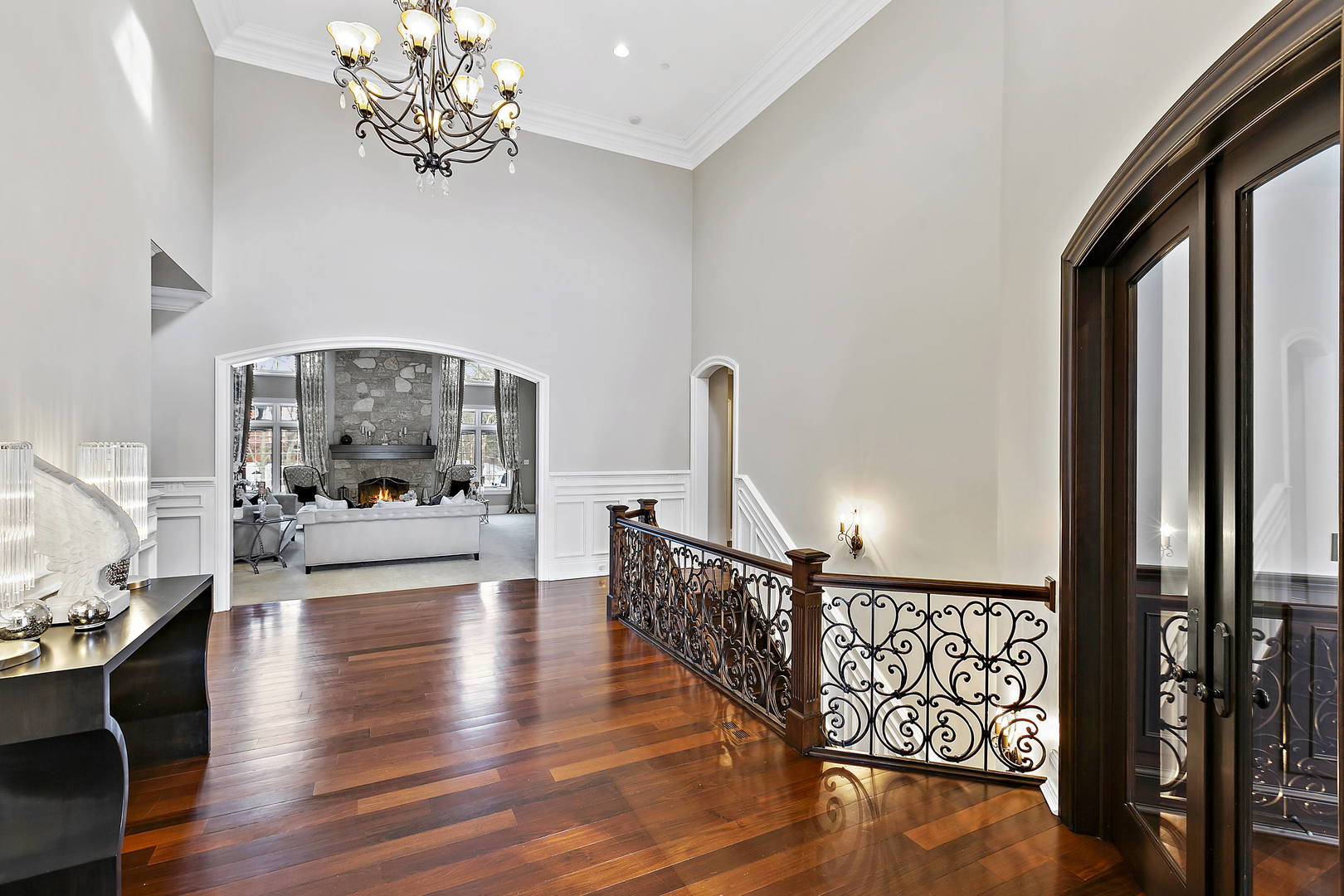217 North Haman Road Inverness, IL 60010 - Photo 7 of 61 a view of a hallway with wooden floor and furniture