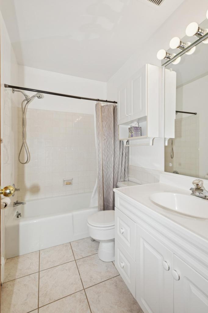 2240 Midland Grove Road, Unit 201 Roseville, MN 55113 - Photo 15 of 31