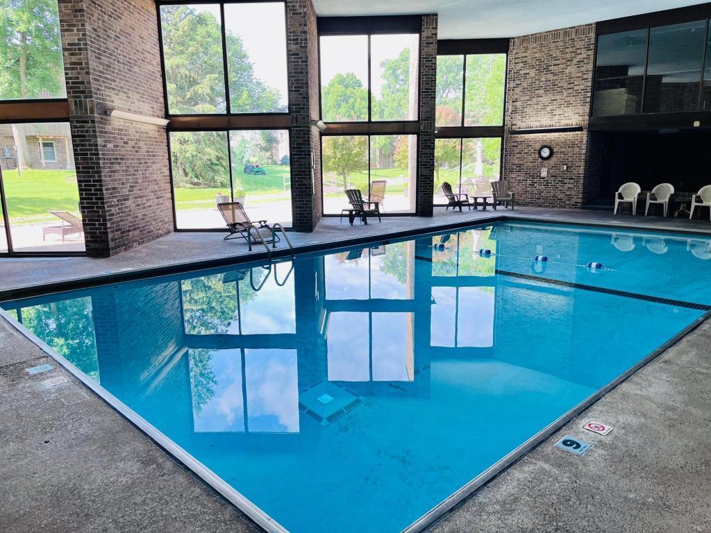 2240 Midland Grove Road, Unit 201 Roseville, MN 55113 - Photo 18 of 31