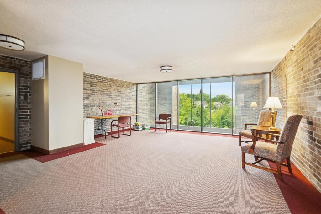 2240 Midland Grove Road, Unit 201 Roseville, MN 55113 - Photo 25 of 31