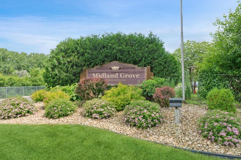 2240 Midland Grove Road, Unit 201 Roseville, MN 55113 - Photo 30 of 31