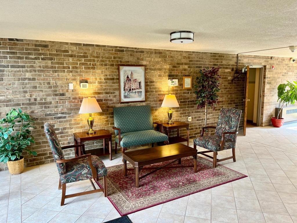 2240 Midland Grove Road, Unit 201 Roseville, MN 55113 - Photo 3 of 31