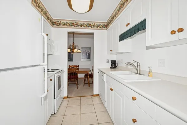 $140,000 | 2240 Midland Grove Road, Unit 201, Roseville, MN 55113