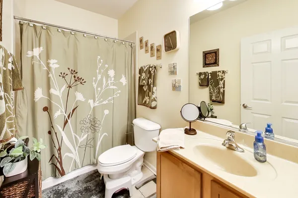 $350,000 | 5355 West Galewood Avenue, Unit A, Chicago, IL 60639