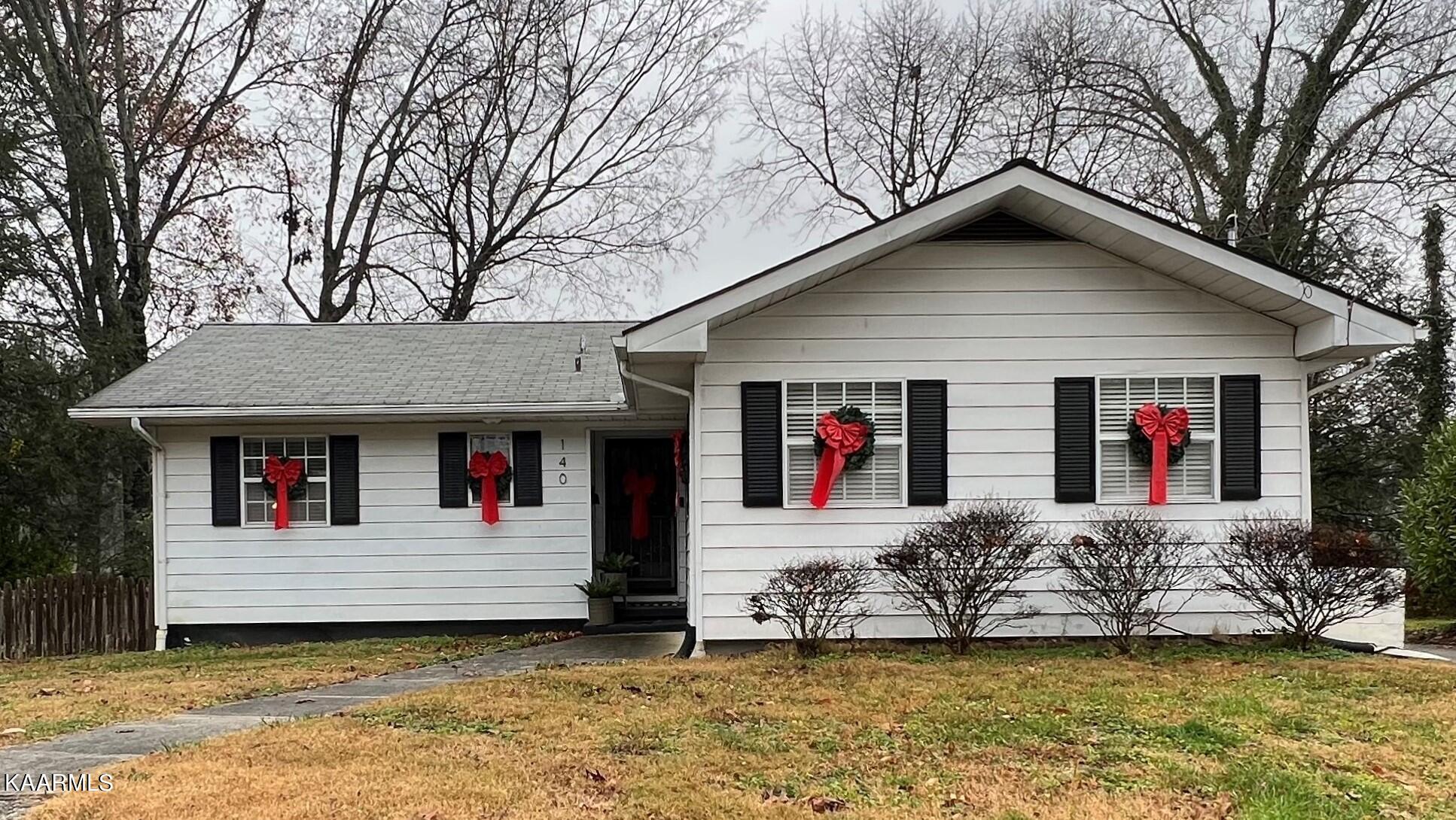 140 Georgia Avenue Oak Ridge, TN 37830 - Photo 2 of 36 42 IMG_3526