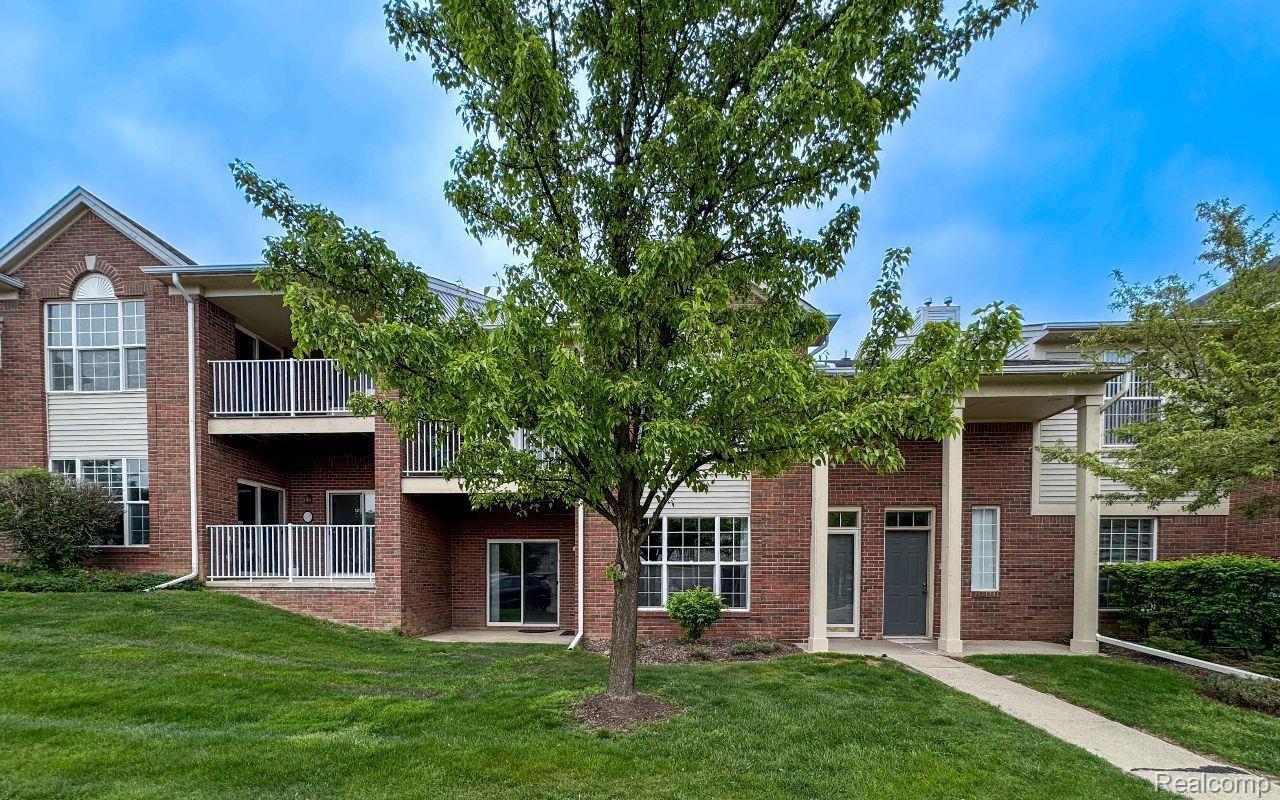 1840 Flagstone Circle Rochester, MI 48307 - Photo 1 of 26 NICE AND SPACIOUS REMODELED CONDO!