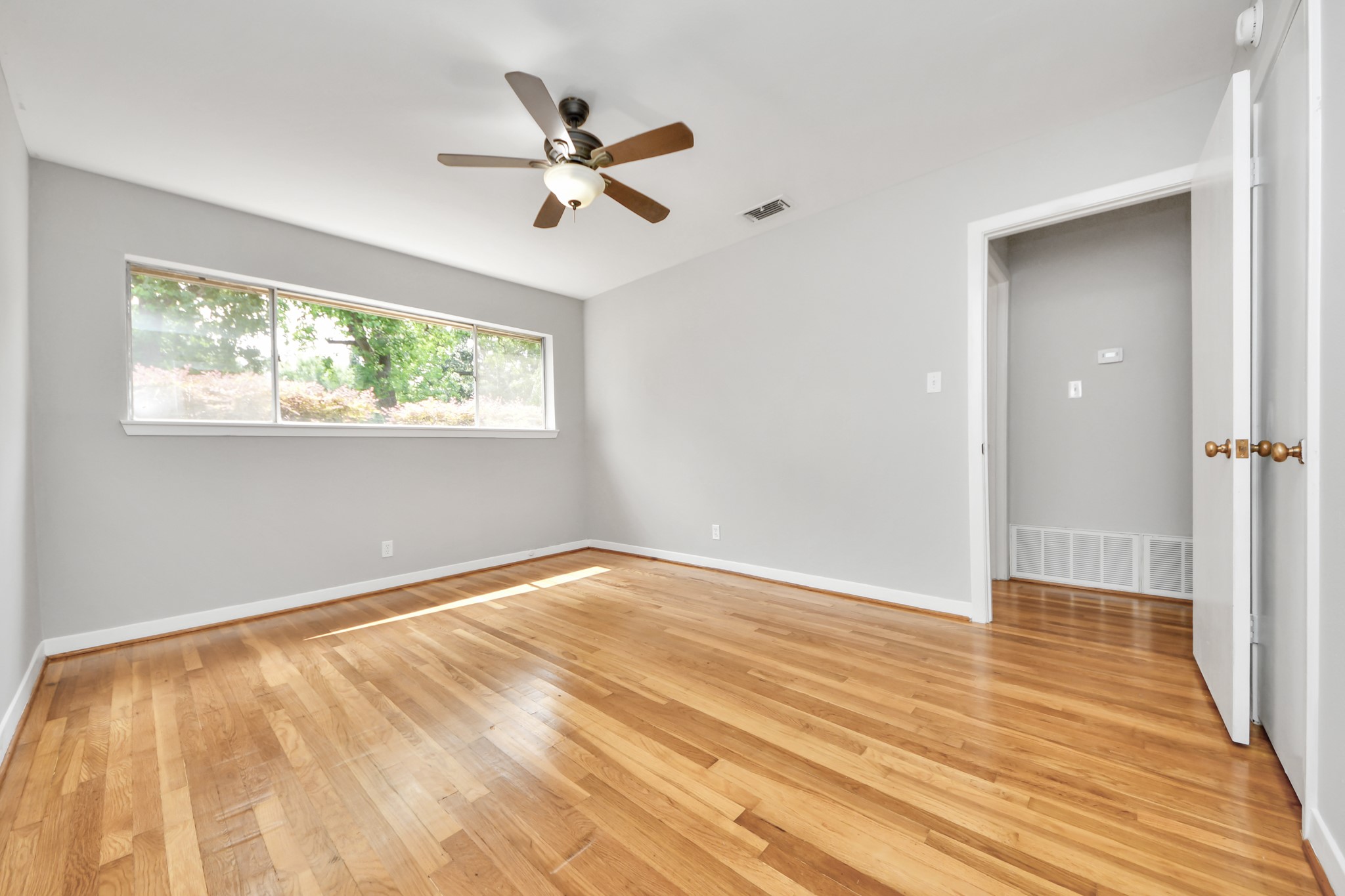 1923 Springrock Lane Houston, TX 77080 - Photo 25 of 46 Primary bedroom