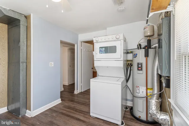 a view of a storage & utility room with washer and dryer