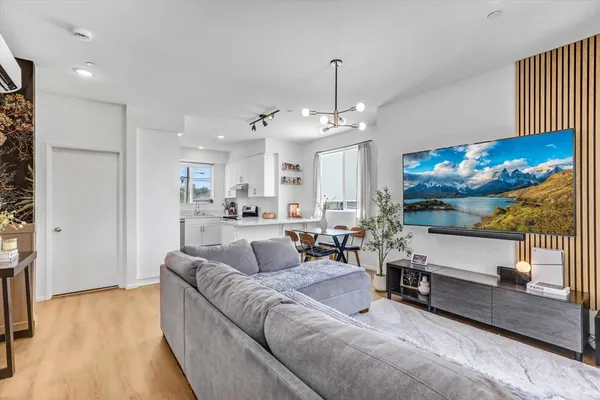 $699,000 | 402 Creekside Circle, San Diego, CA 92114