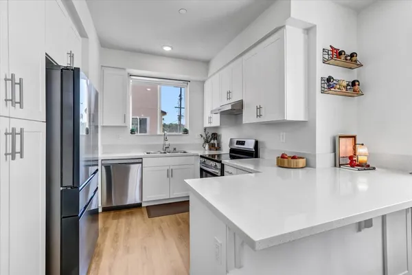 $699,000 | 402 Creekside Circle, San Diego, CA 92114