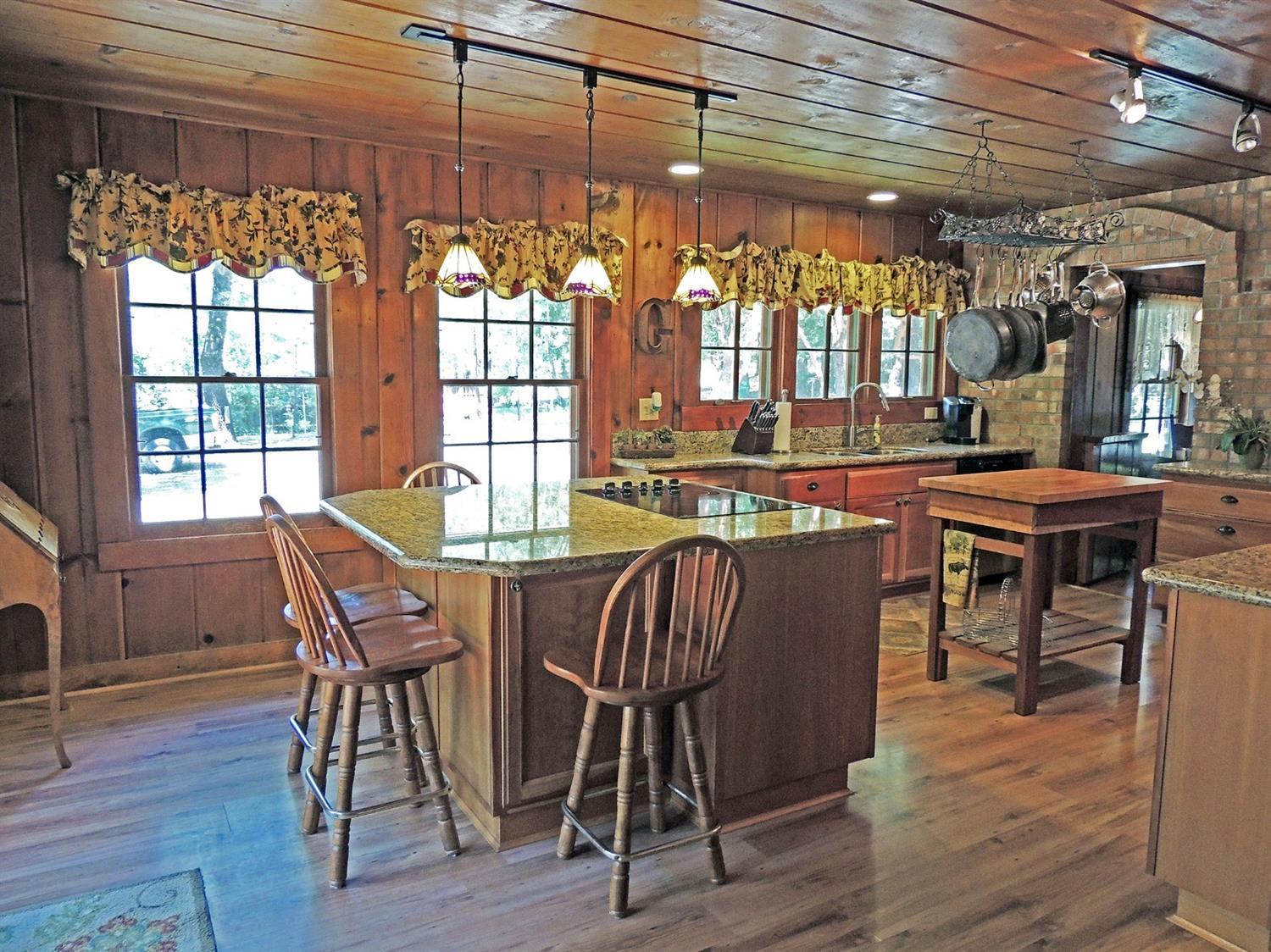 765 Old Ferry Road Shady Cove, OR 97539 - Photo 4 of 32 Large remodeled kitchen with big eat bar