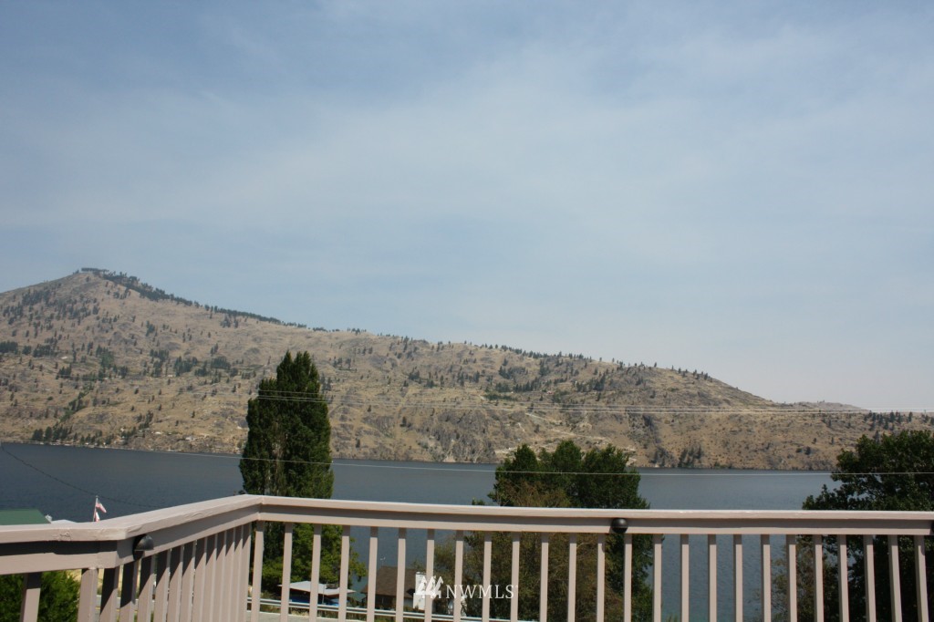 14965 South Lakeshore Road Chelan, WA 98816 - Photo 2 of 14 Gallery Image 2