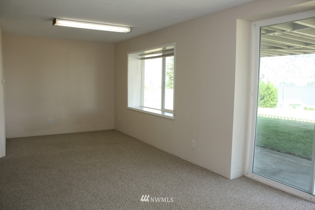 14965 South Lakeshore Road Chelan, WA 98816 - Photo 11 of 14 Gallery Image 11