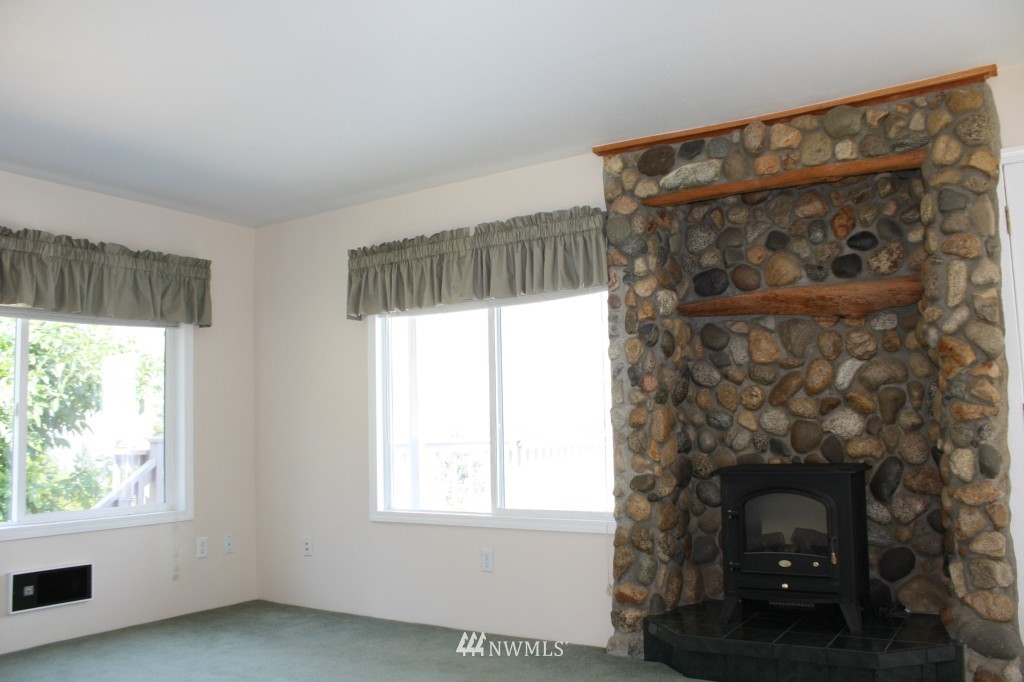 14965 South Lakeshore Road Chelan, WA 98816 - Photo 5 of 14 Gallery Image 5