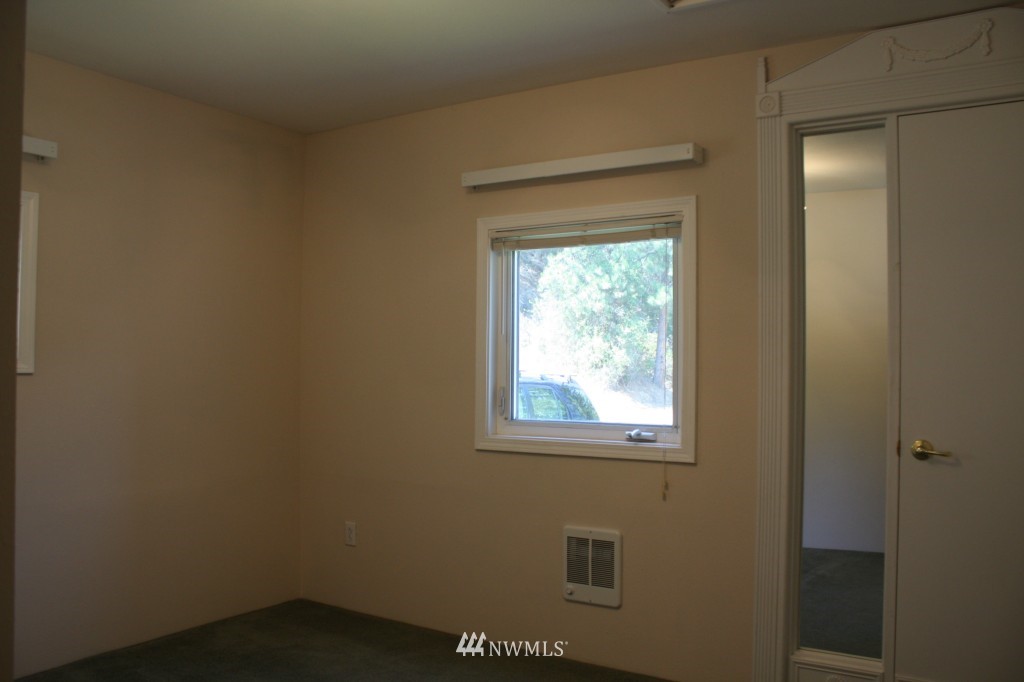 14965 South Lakeshore Road Chelan, WA 98816 - Photo 8 of 14 Gallery Image 8