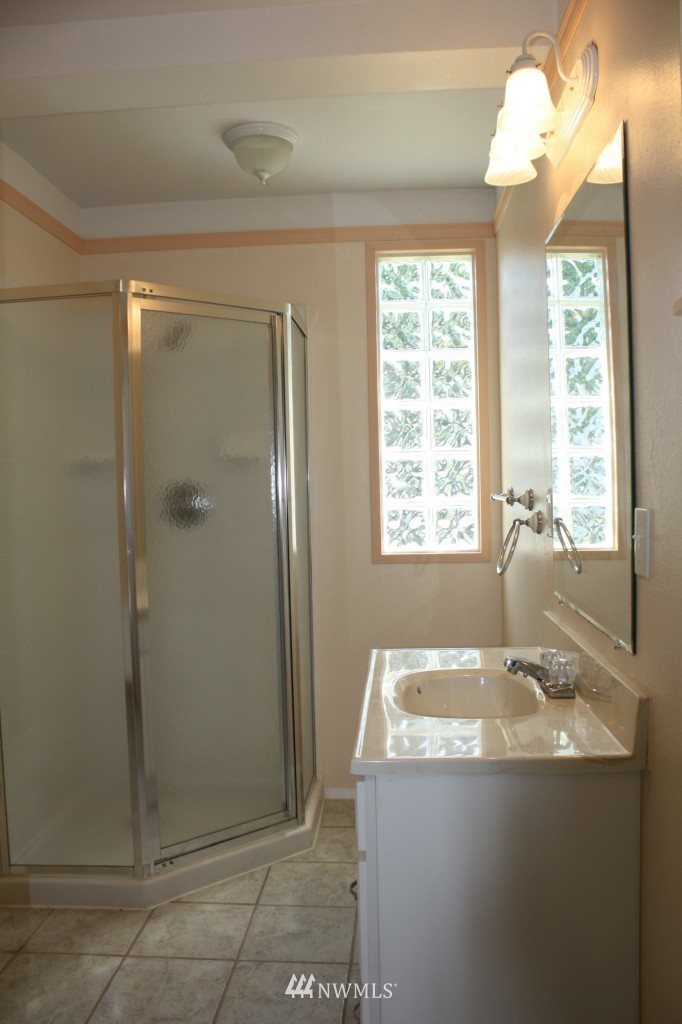 14965 South Lakeshore Road Chelan, WA 98816 - Photo 9 of 14 Gallery Image 9