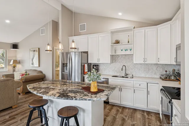 $539,000 | 2200 Glenn Drive, Canyon Lake, TX 78133