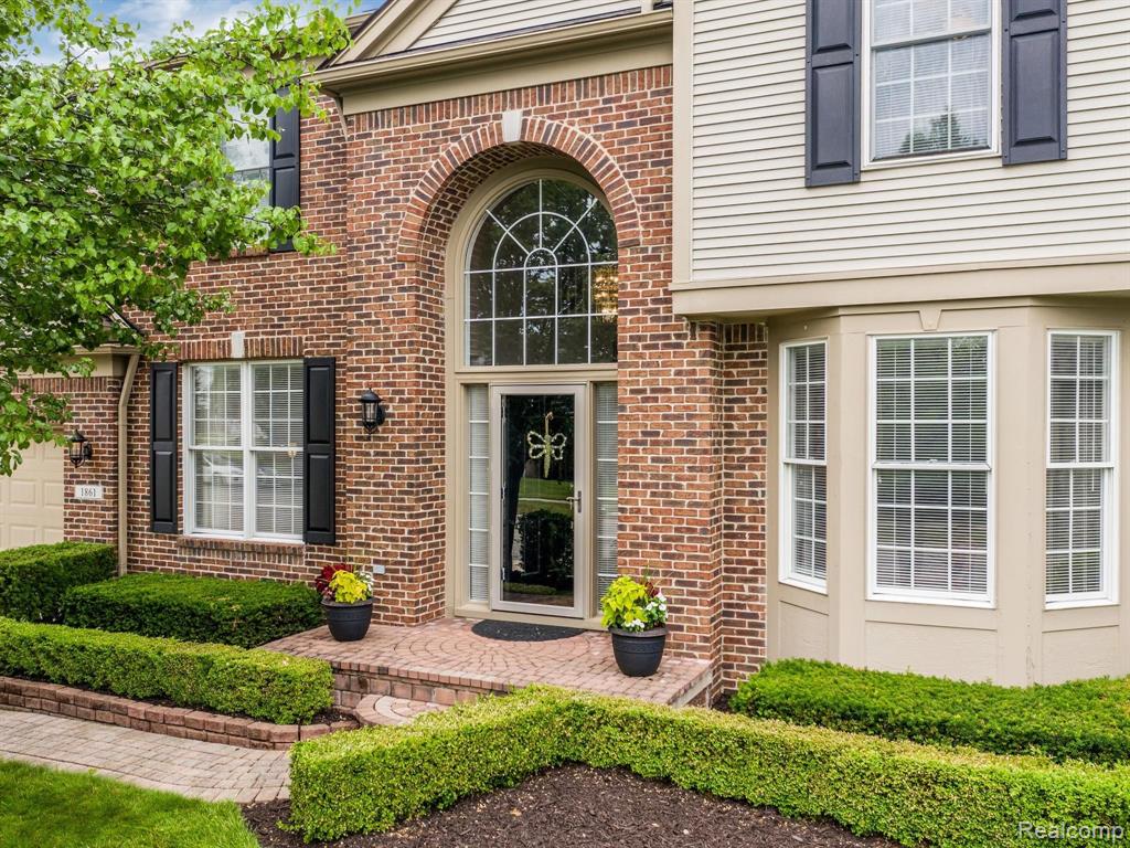 1861 Beaver Creek Drive Rochester, MI 48307 - Photo 2 of 46