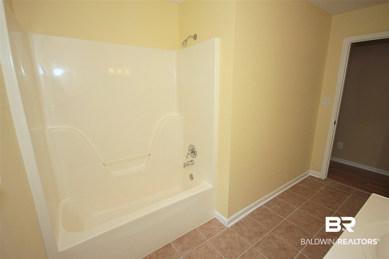 22525 Mattingly Street Robertsdale, AL 36567 - Photo 15 of 31 Bathroom