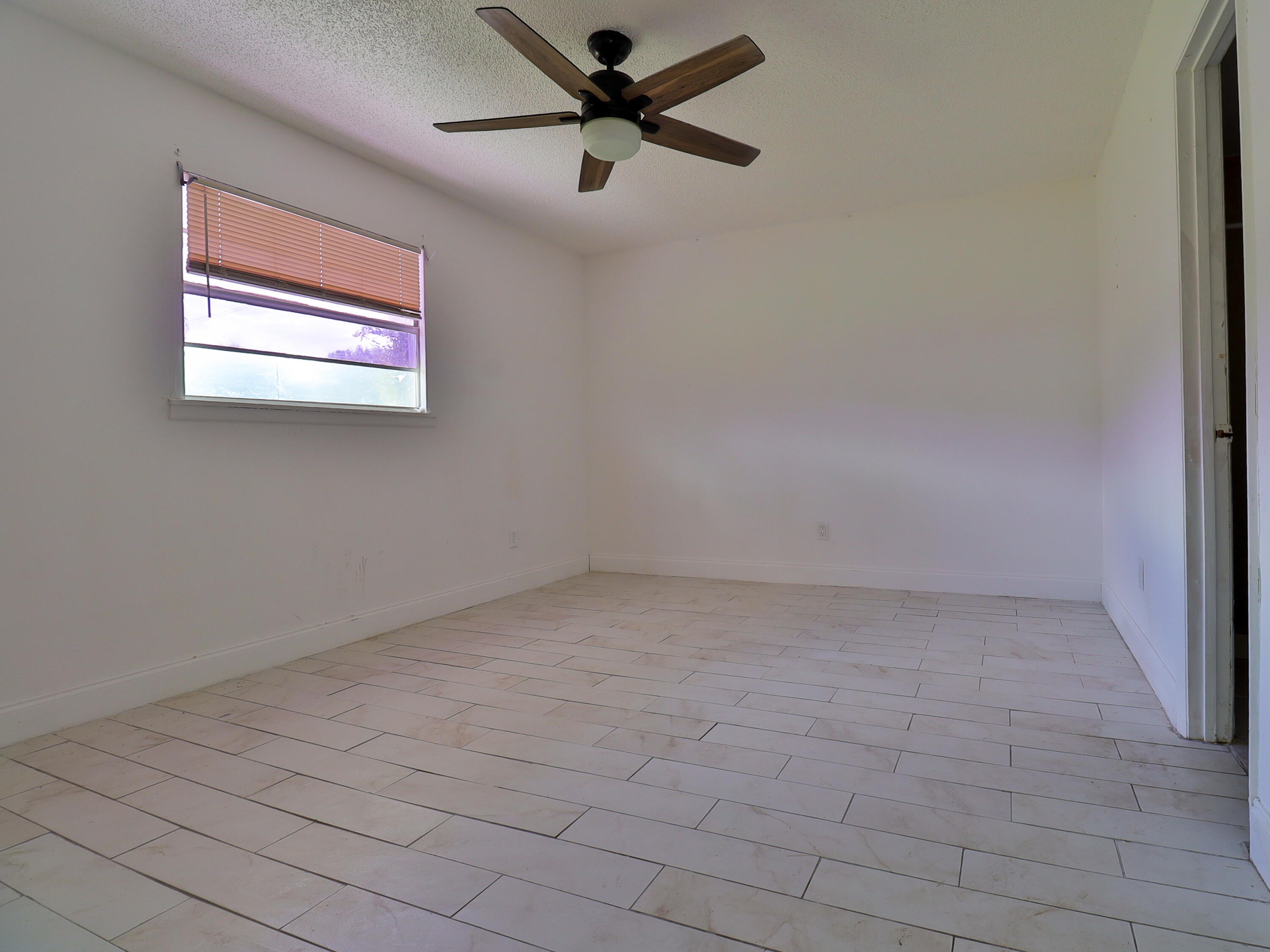 3024 West Dixie Boulevard Fort Pierce, FL 34946 - Photo 8 of 26 Room 1