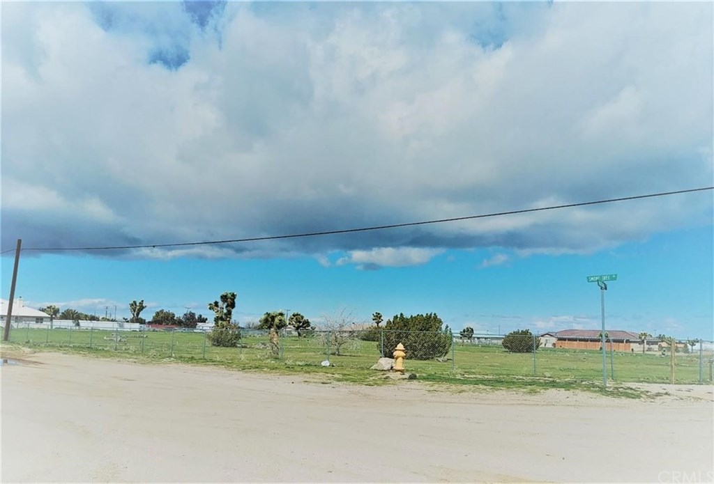 11272 Smoke Tree Road Oak Hills, CA 92344 - Photo 2 of 13 Gallery Image 2