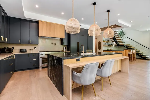 $20,995 | 5517 Allott Avenue, Sherman Oaks, CA 91401