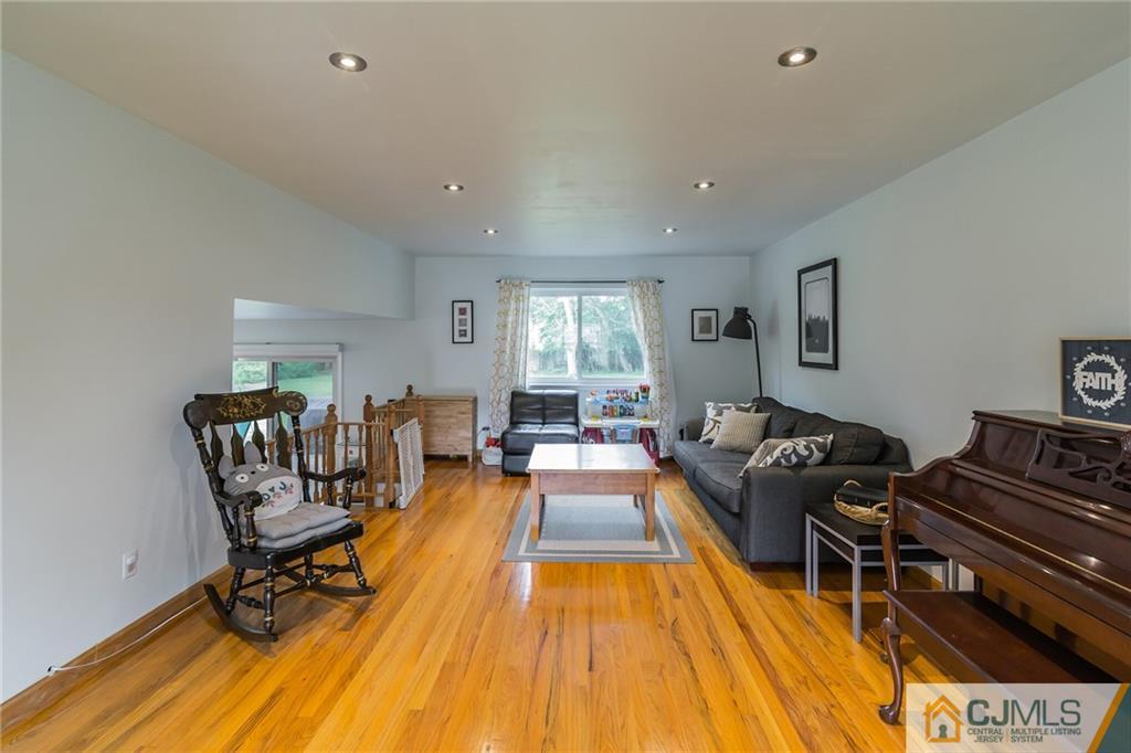11 Stevens Road Kendall Park, NJ 08824 - Photo 9 of 25 Gallery Image 9