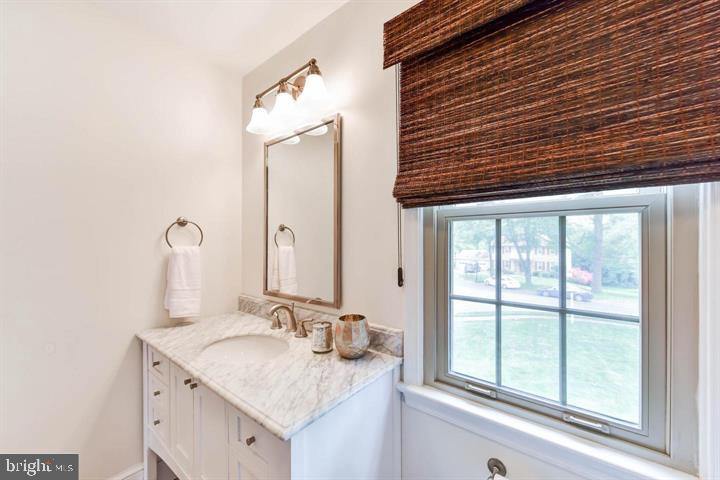 7219 Hyde Road Falls Church, VA 22043 - Photo 33 of 47 Hall Bath