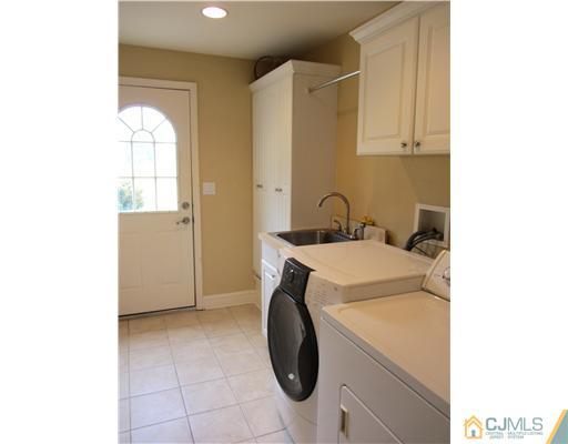 8 Keppel Road Plainsboro, NJ 08536 - Photo 12 of 22 a utility room with dryer and washer