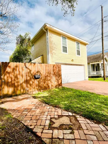$1,200 | 3127 Bernardo De Galvez Avenue, Galveston, TX 77550