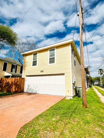 $1,200 | 3127 Bernardo De Galvez Avenue, Galveston, TX 77550
