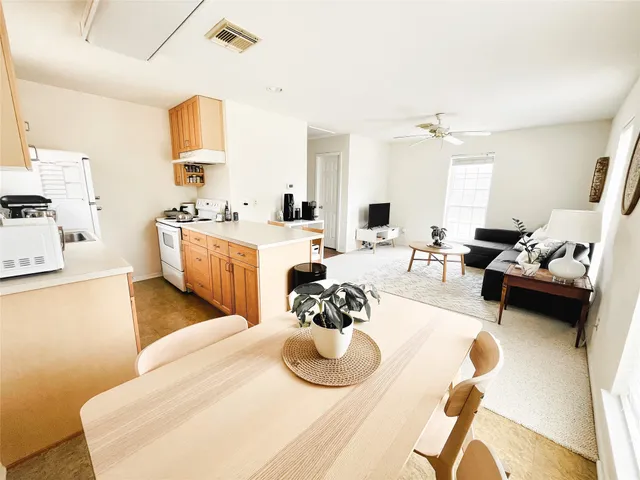 $1,200 | 3127 Bernardo De Galvez Avenue, Galveston, TX 77550