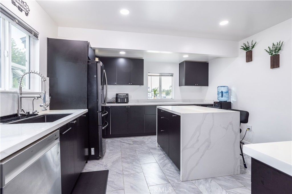 19127 Enadia Way Reseda, CA 91335 - Photo 13 of 37