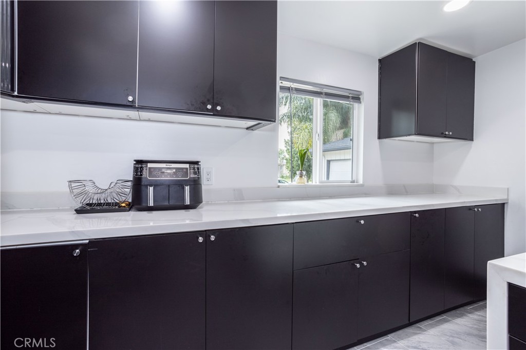 19127 Enadia Way Reseda, CA 91335 - Photo 15 of 37