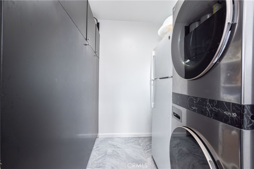 19127 Enadia Way Reseda, CA 91335 - Photo 16 of 37