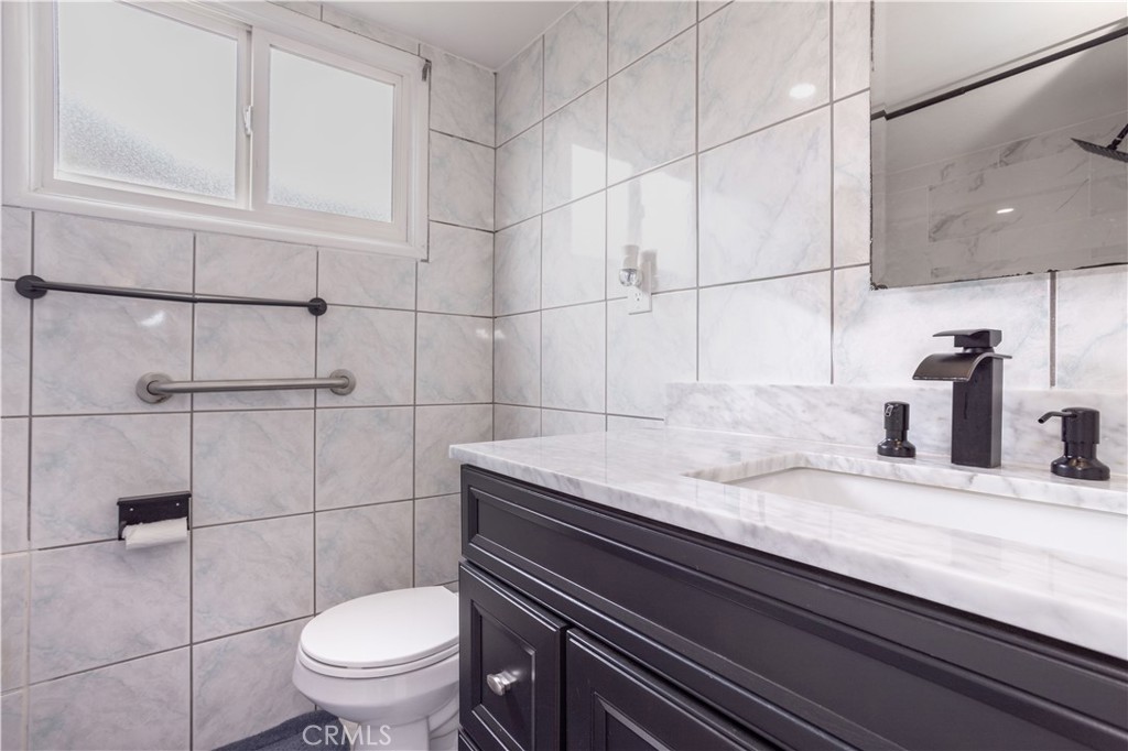 19127 Enadia Way Reseda, CA 91335 - Photo 20 of 37