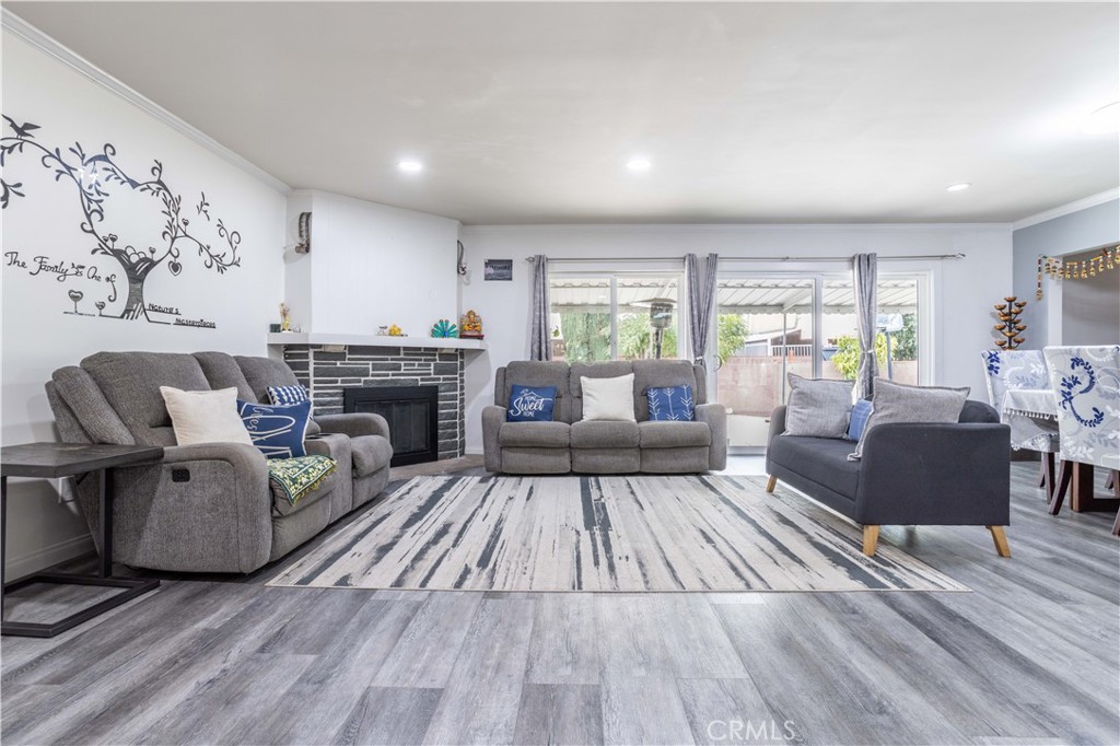 19127 Enadia Way Reseda, CA 91335 - Photo 7 of 37